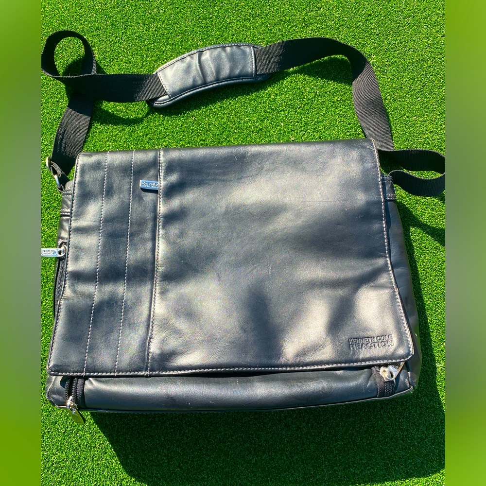 Kenneth Cole Reaction Messenger Bag